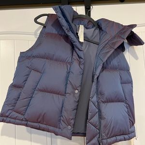 Lulu wundervest brand new size 4